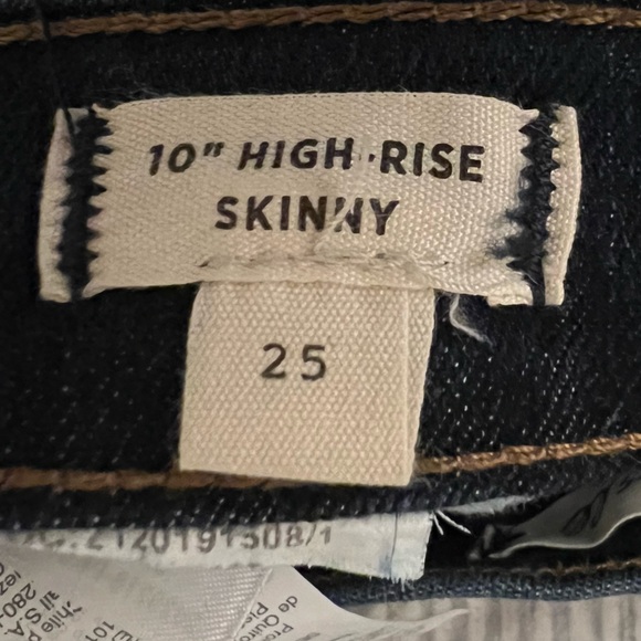 Madewell Jeans
10” High-Rise Skinny
Size 25
Color: Blue - Picture 4 of 6